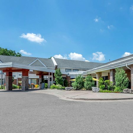 Quality Inn & Suites Brampton Bagian luar foto