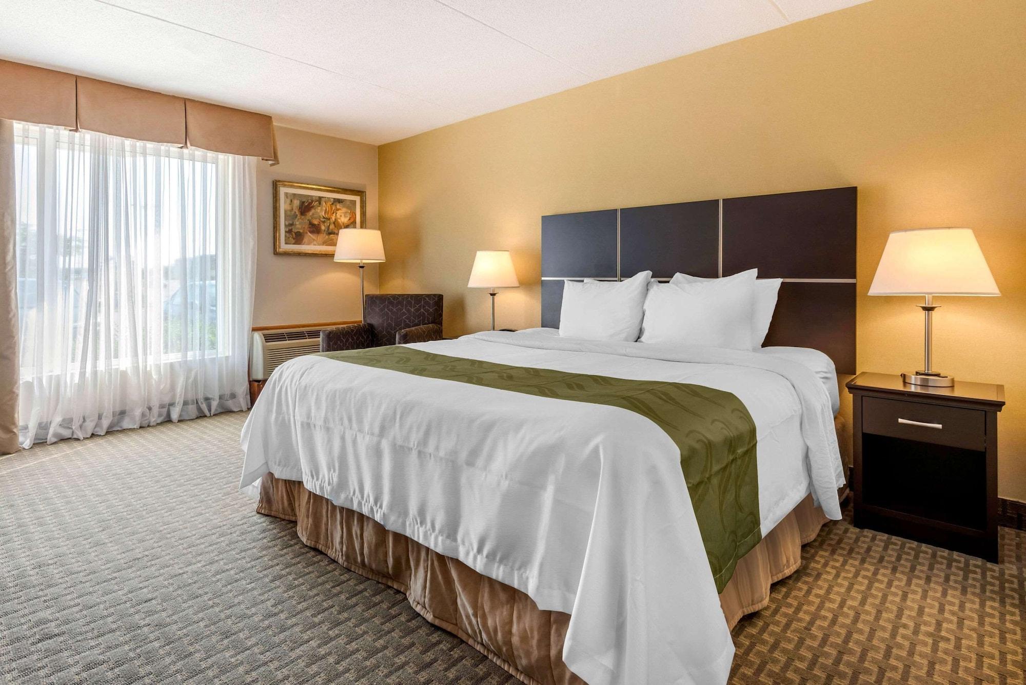 Quality Inn & Suites Brampton Bagian luar foto
