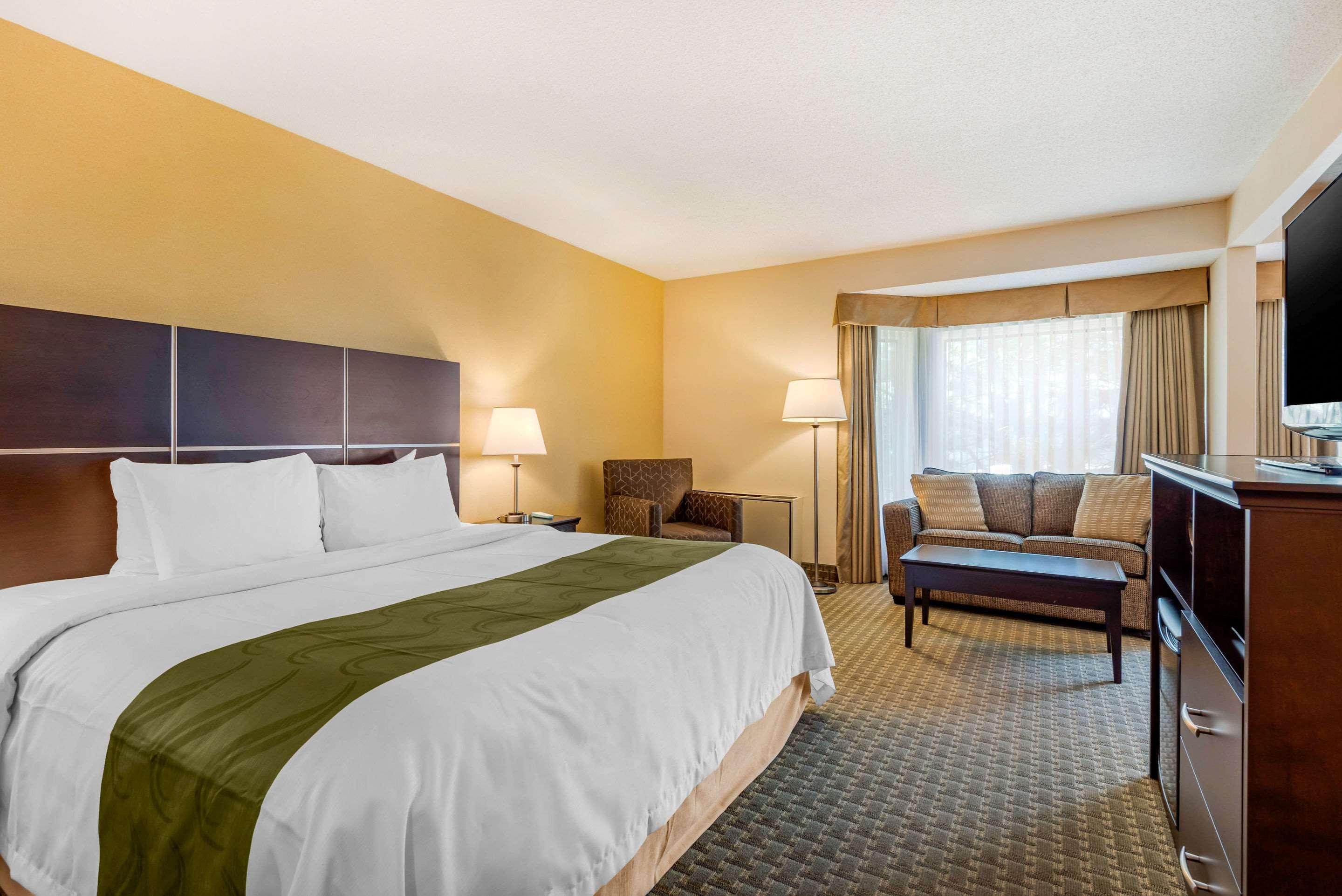 Quality Inn & Suites Brampton Bagian luar foto