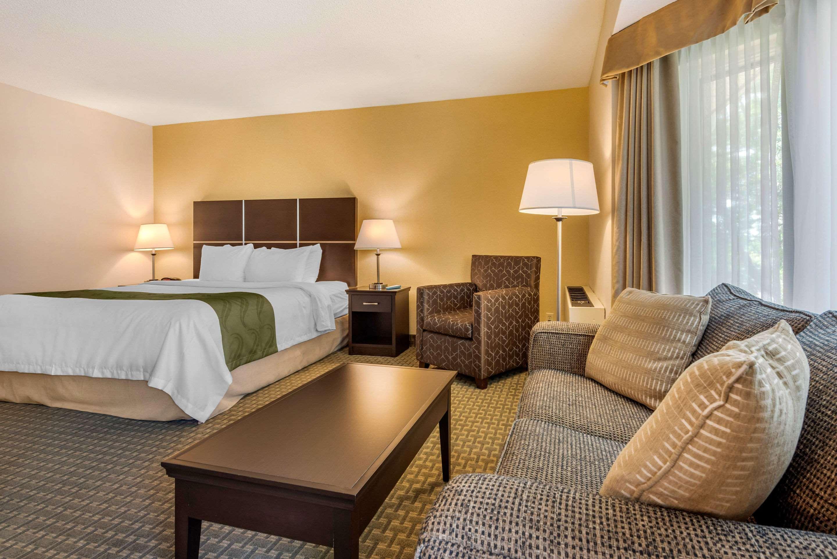 Quality Inn & Suites Brampton Bagian luar foto