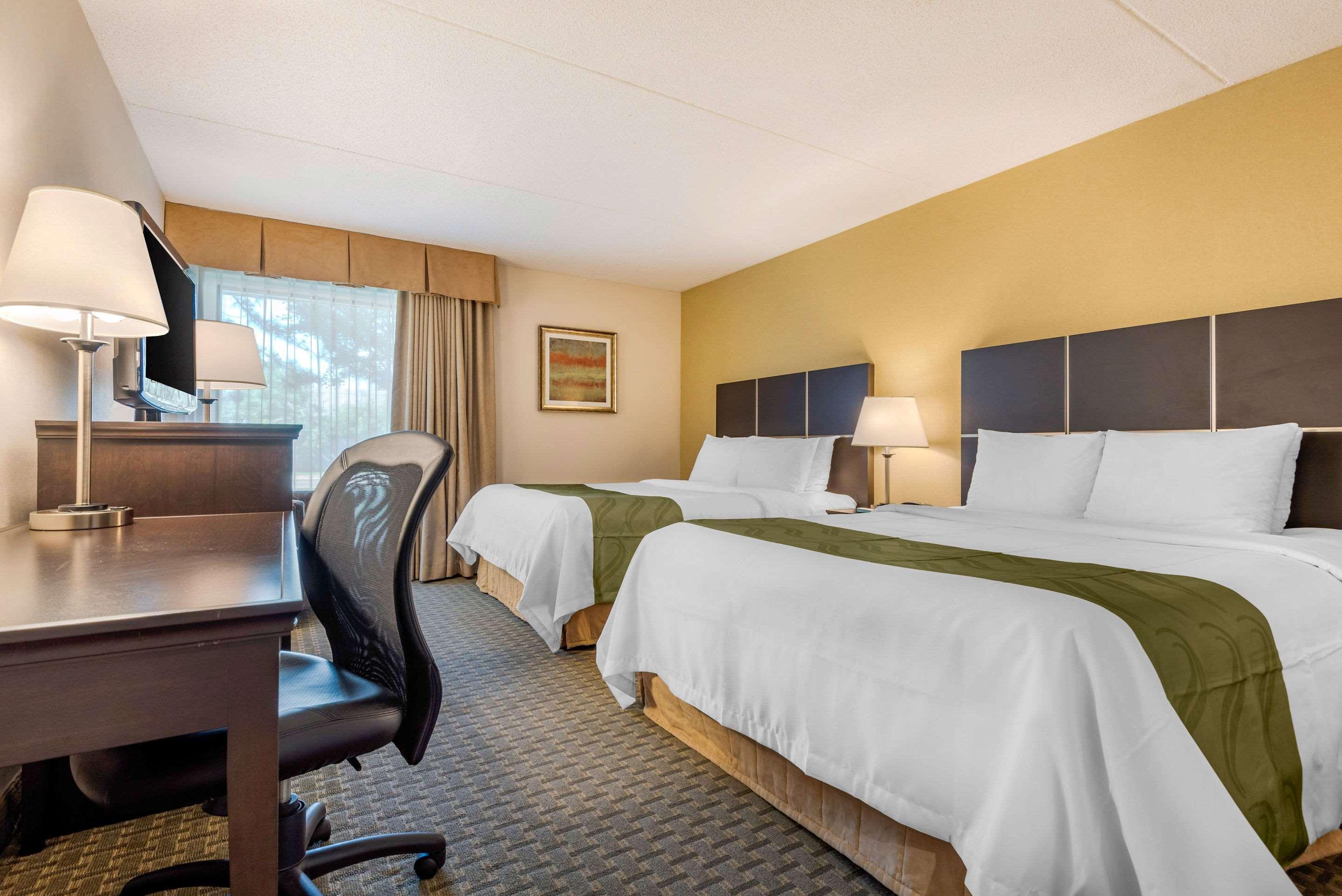 Quality Inn & Suites Brampton Bagian luar foto