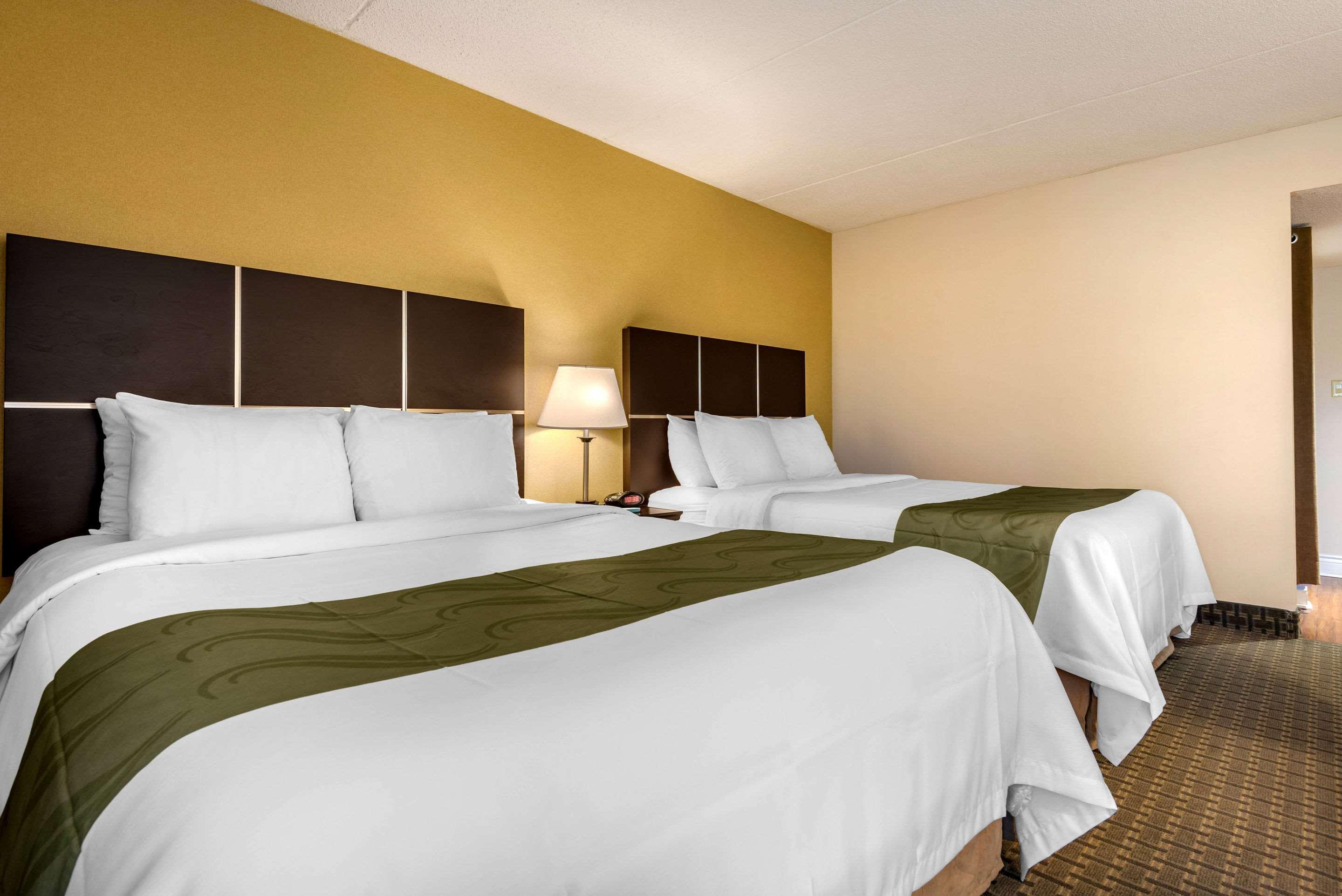 Quality Inn & Suites Brampton Bagian luar foto