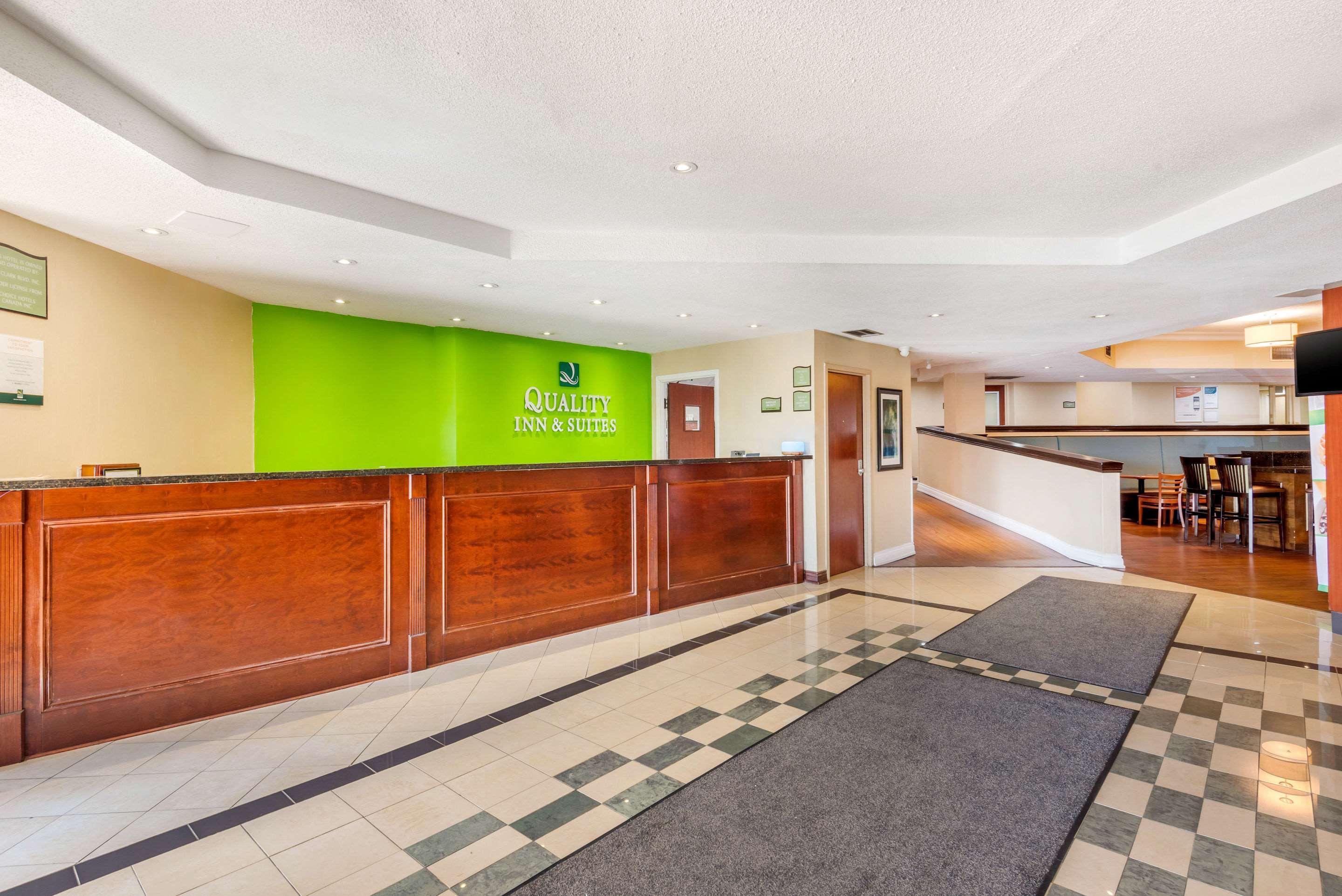 Quality Inn & Suites Brampton Bagian luar foto
