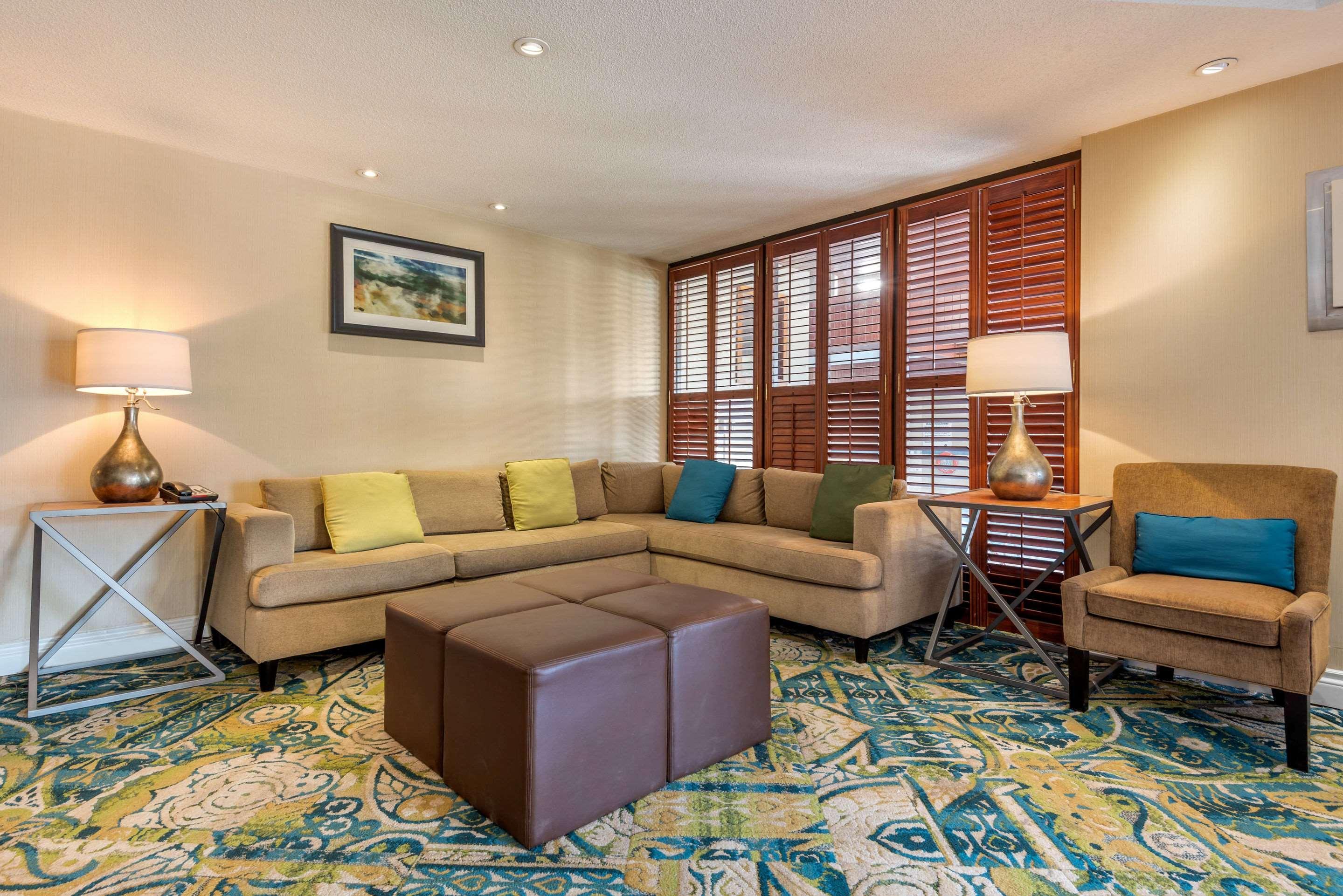Quality Inn & Suites Brampton Bagian luar foto