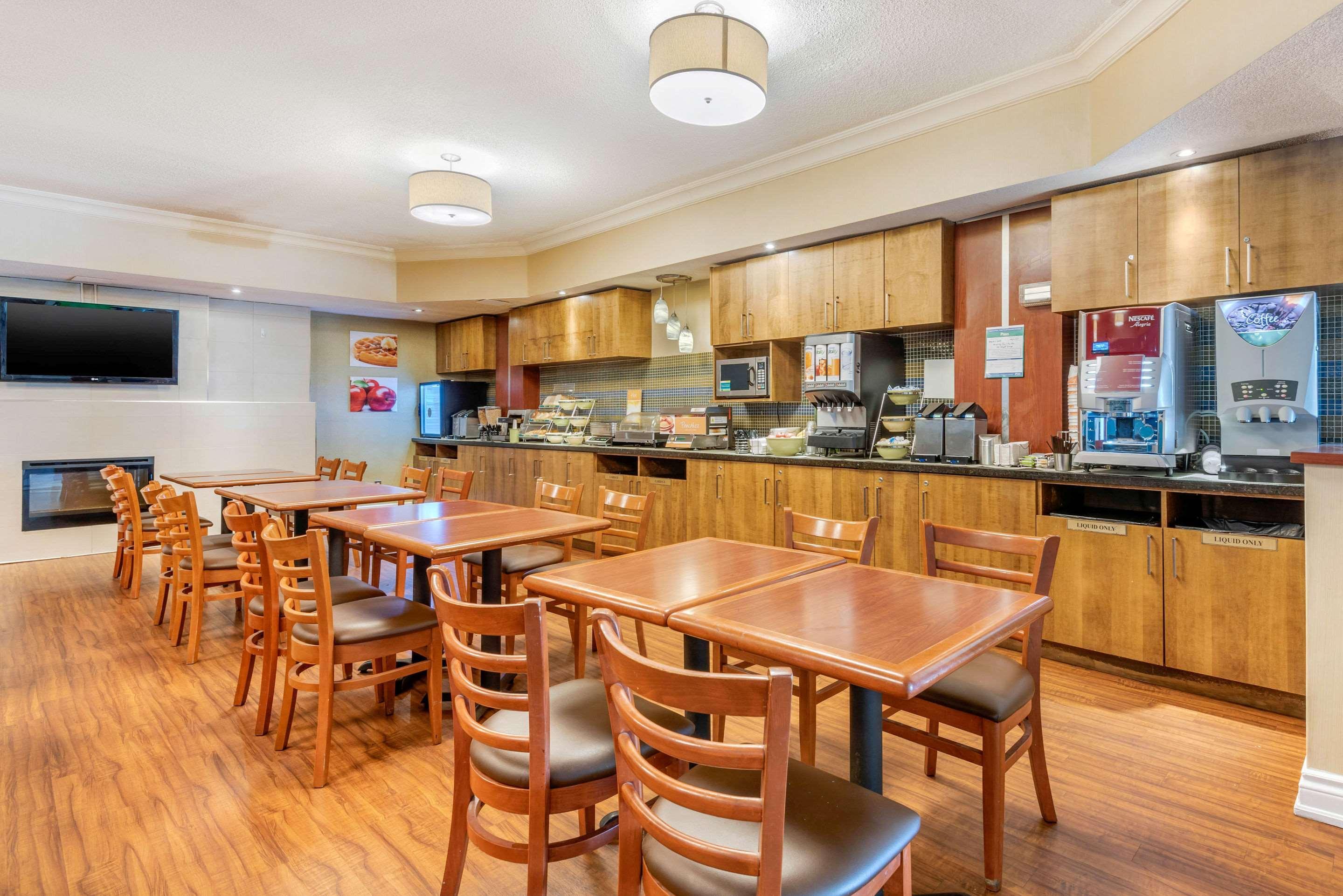 Quality Inn & Suites Brampton Bagian luar foto