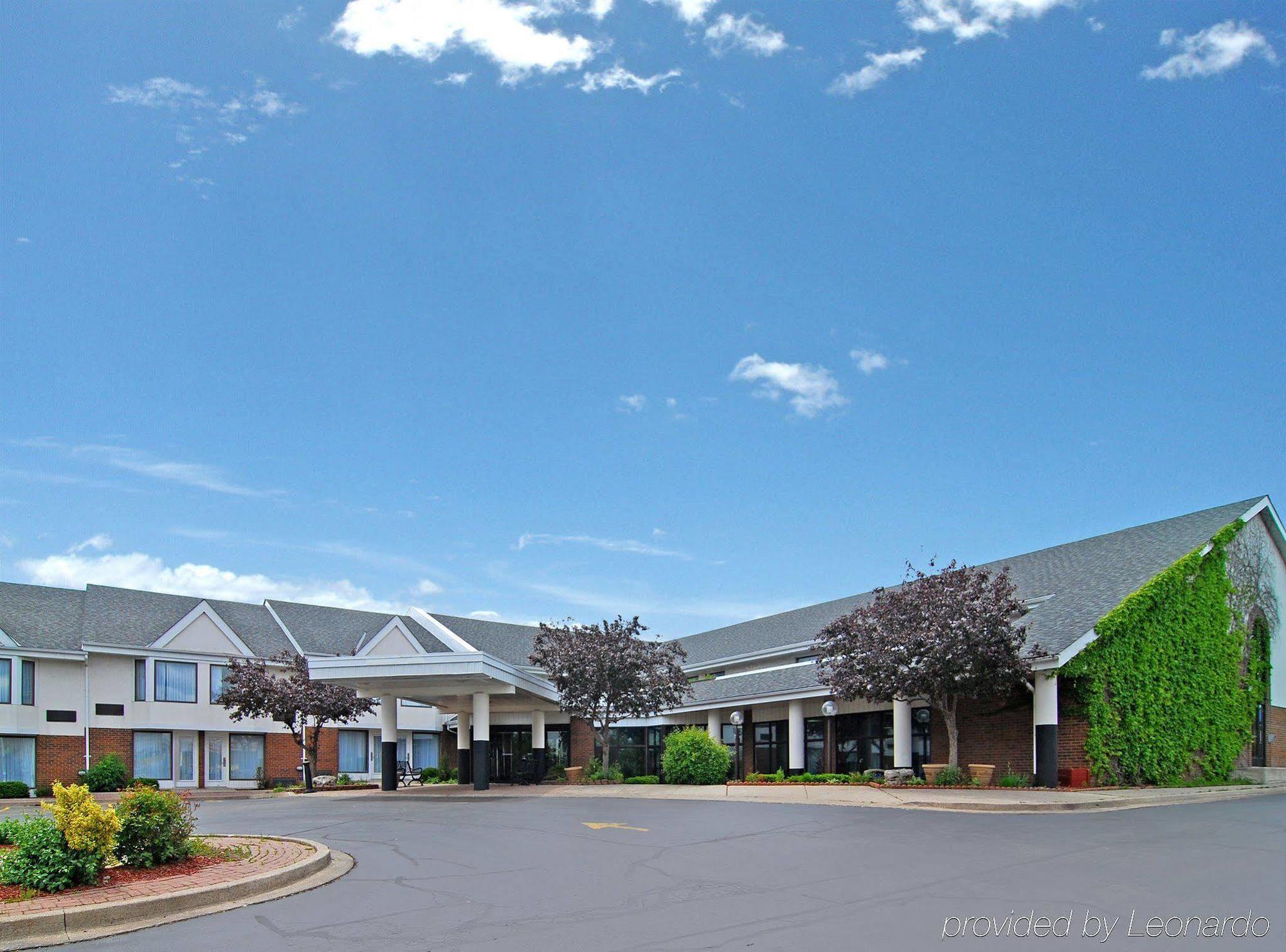 Quality Inn & Suites Brampton Bagian luar foto