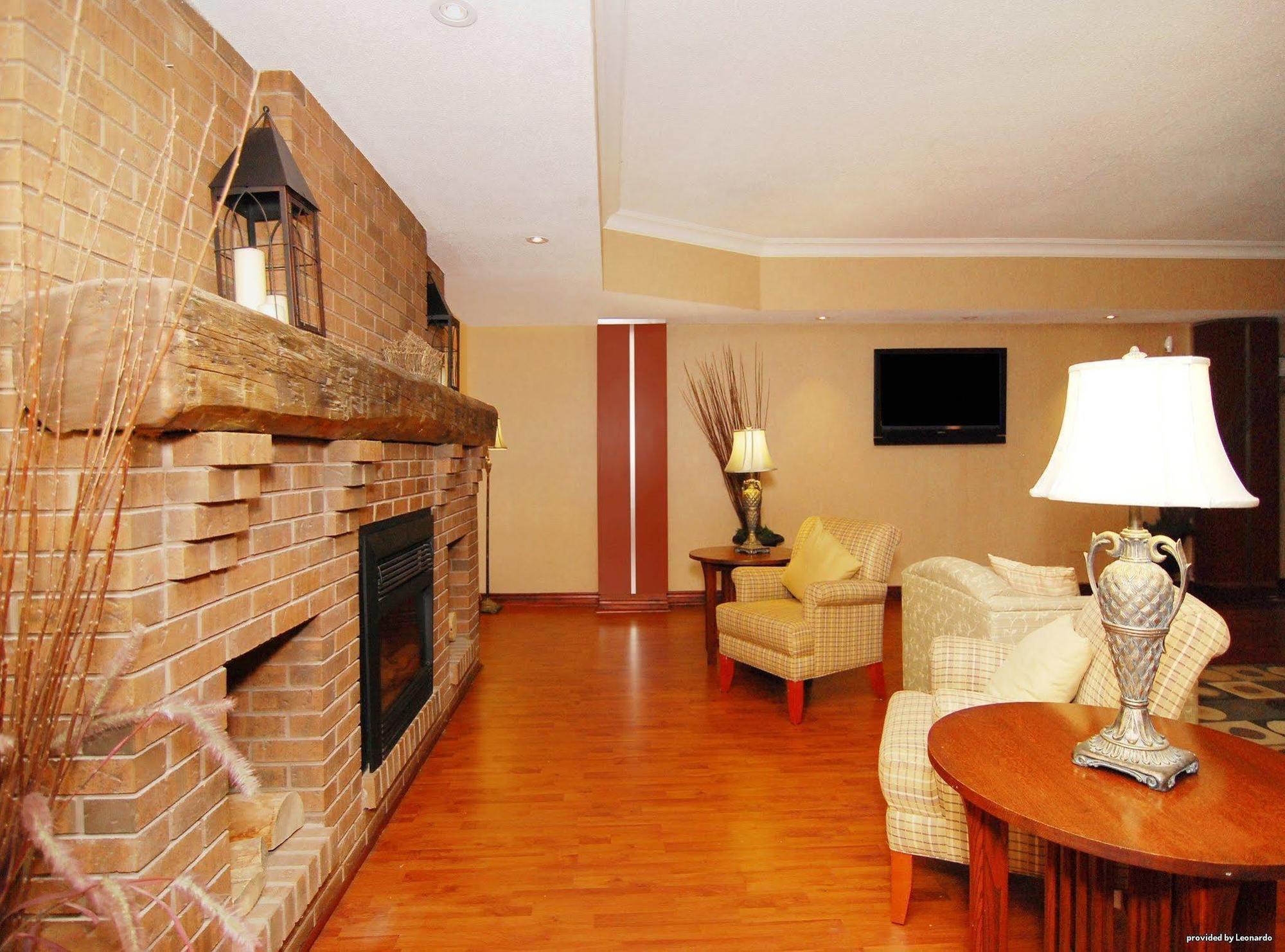 Quality Inn & Suites Brampton Bagian luar foto