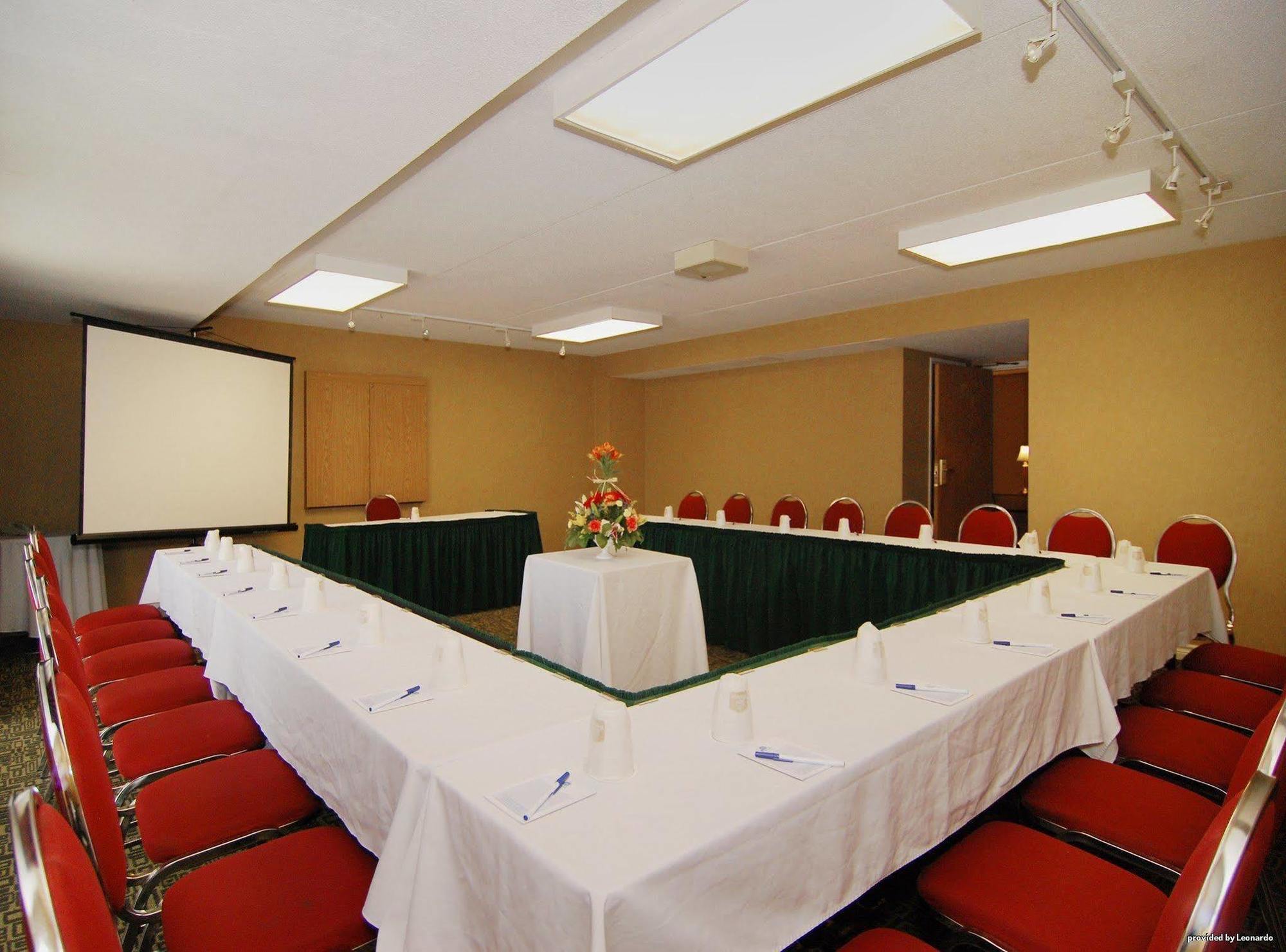 Quality Inn & Suites Brampton Bagian luar foto