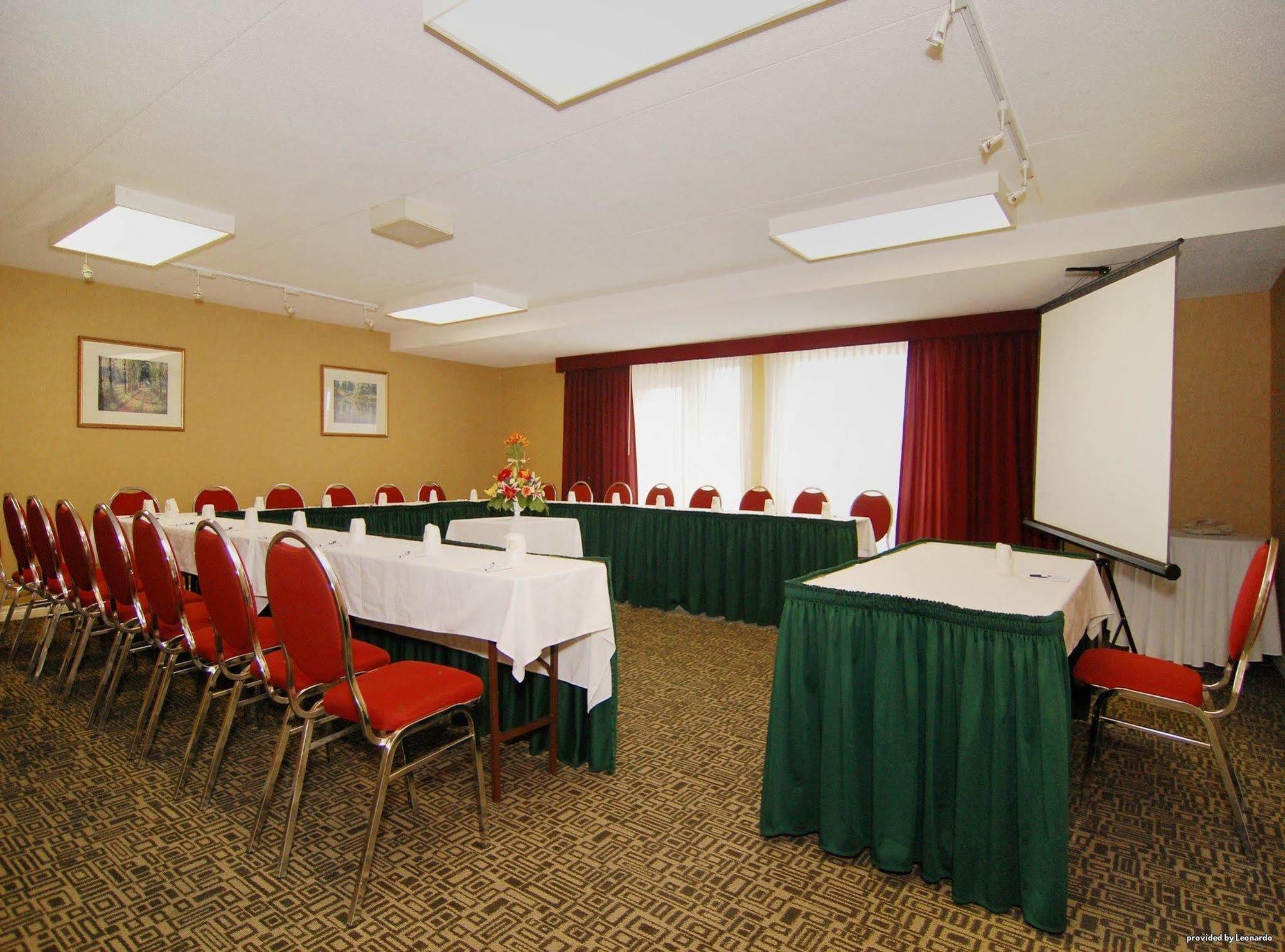 Quality Inn & Suites Brampton Bagian luar foto