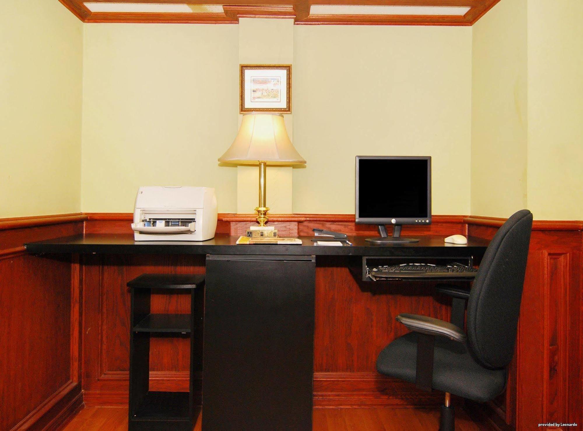 Quality Inn & Suites Brampton Bagian luar foto