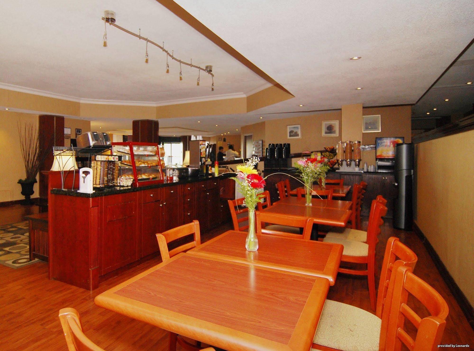 Quality Inn & Suites Brampton Bagian luar foto
