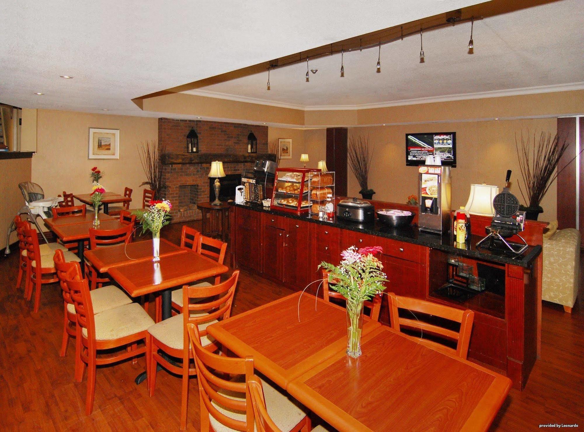 Quality Inn & Suites Brampton Bagian luar foto