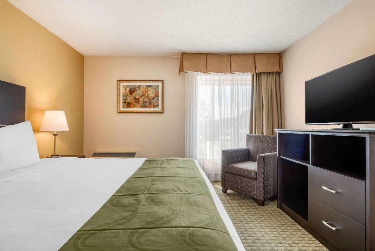 Quality Inn & Suites Brampton Bagian luar foto