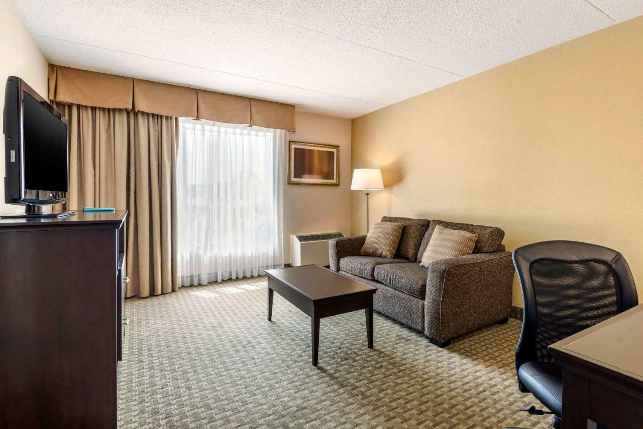 Quality Inn & Suites Brampton Bagian luar foto