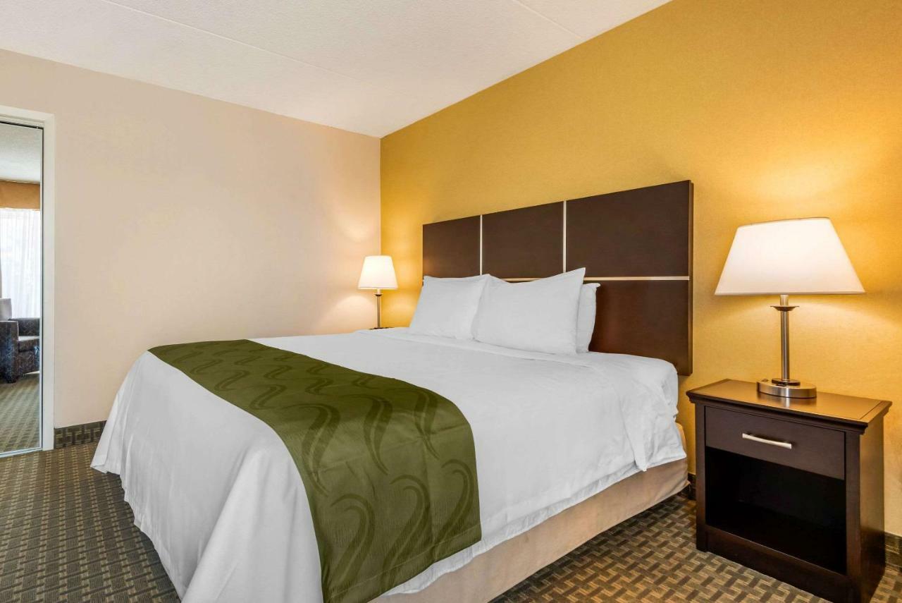 Quality Inn & Suites Brampton Bagian luar foto